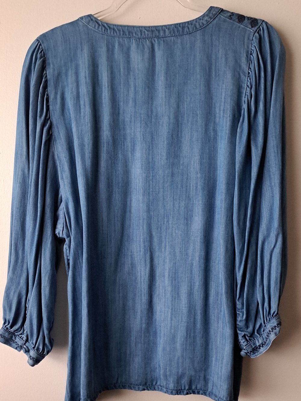 Wonderly Blue Embroidered Button-Front Blouse XL NWOT - Picture 6 of 7
